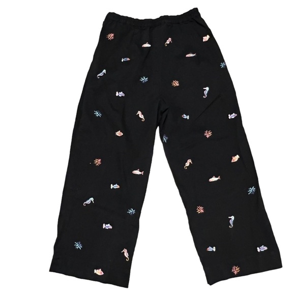 Coldwater Creek Pants - Coldwater Creek black novelty ocean print embroidered cropped pants